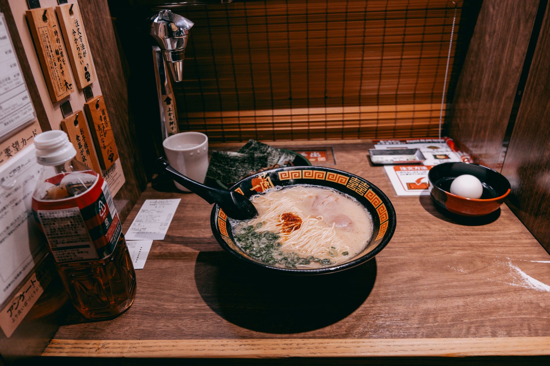 Ichiran Honten interior