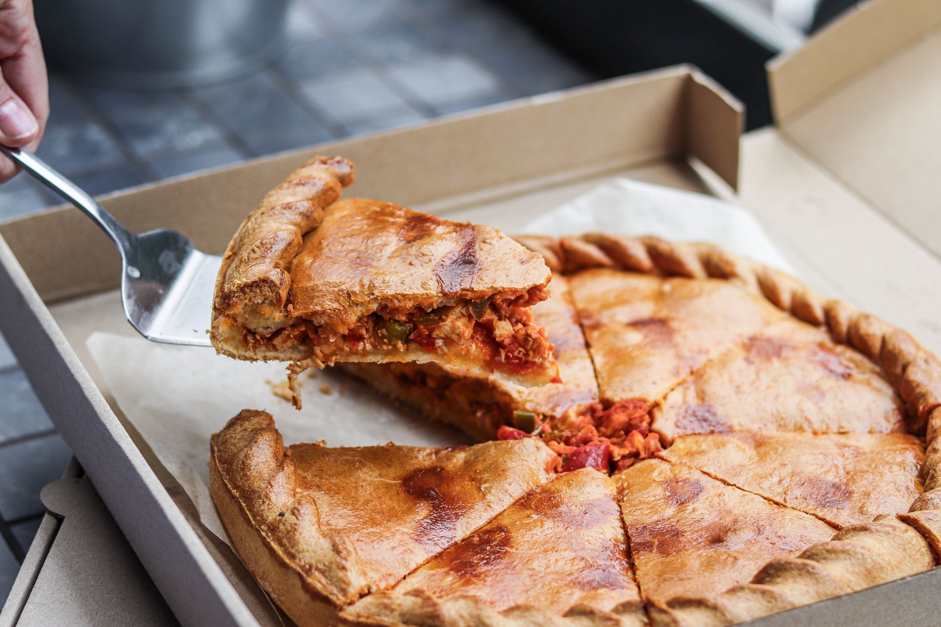 Lou Malnatis Pizzeria - Deep Dish Pizza di Chicago