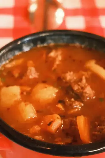 Goulash Hungaria - Kuliner Eropa