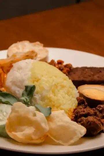 Rendang Sapi Hitam - Kuliner Nusantara